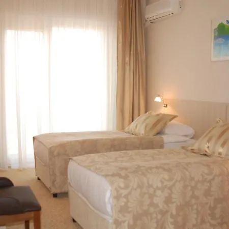 Hotel Suix Lara 4*